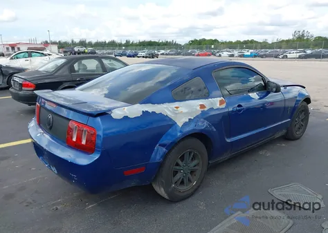 2007 Ford Mustang V6 Deluxe/V6 Premium z USA, uszkodzony, nr VIN 1ZVFT80N675281601